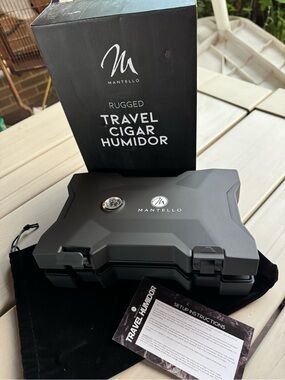 Mantello:Rugged Travel Cigar Humidor - Black